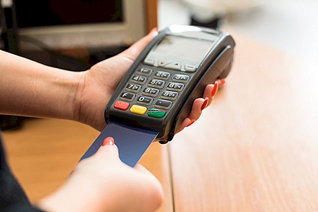 Paano Gumamit ng isang Telepono Bilang isang Credit Card Terminal