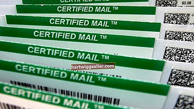 Mga kahulugan ng Certified Mail at Rehistradong Mail